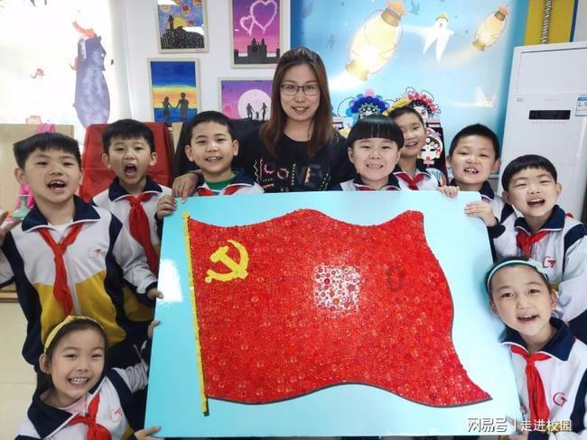 南京一小区被擅挖大深坑 相关部门紧急叫停